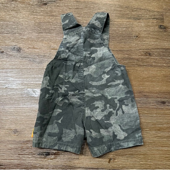 3/27$ Timberland Baby Camouflage Shortalls Short Overalls size 0-3 months - Picture 5 of 5